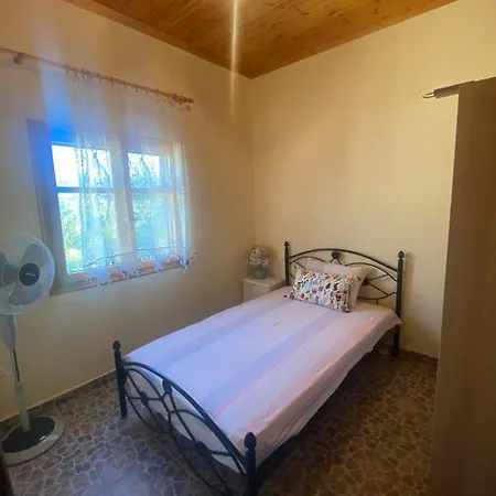 Dora's Summer House Дом отдыха *