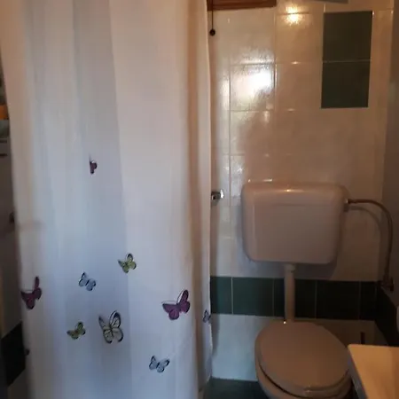 Dora's Summer House Дом отдыха *
